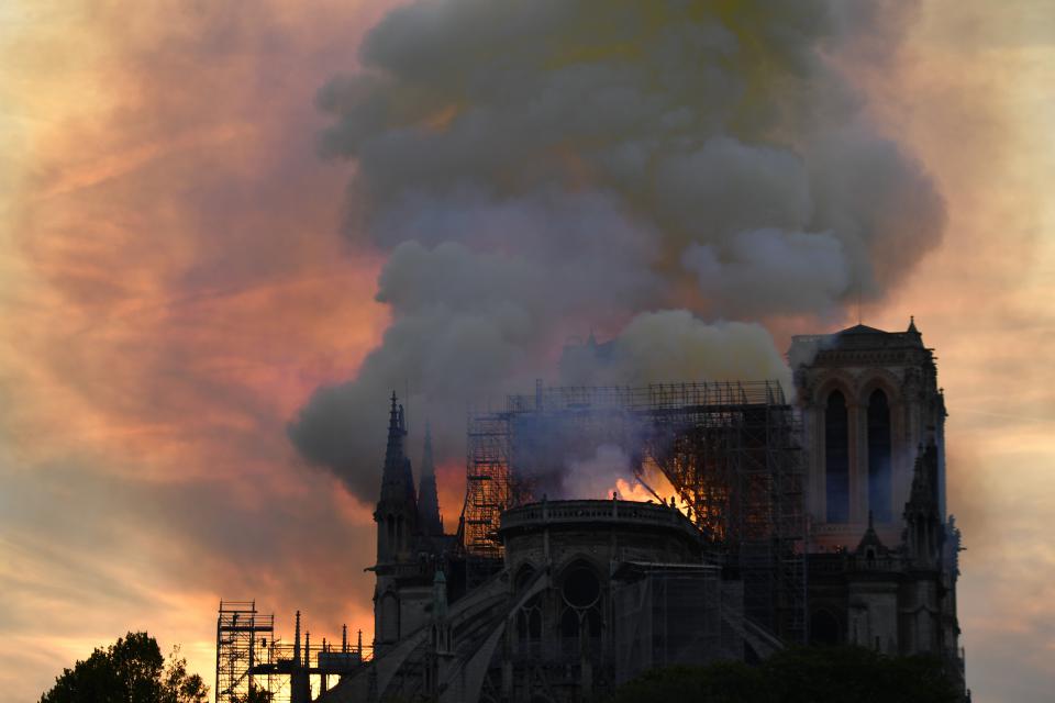 Die brennende Kathedrale Notre Dame 