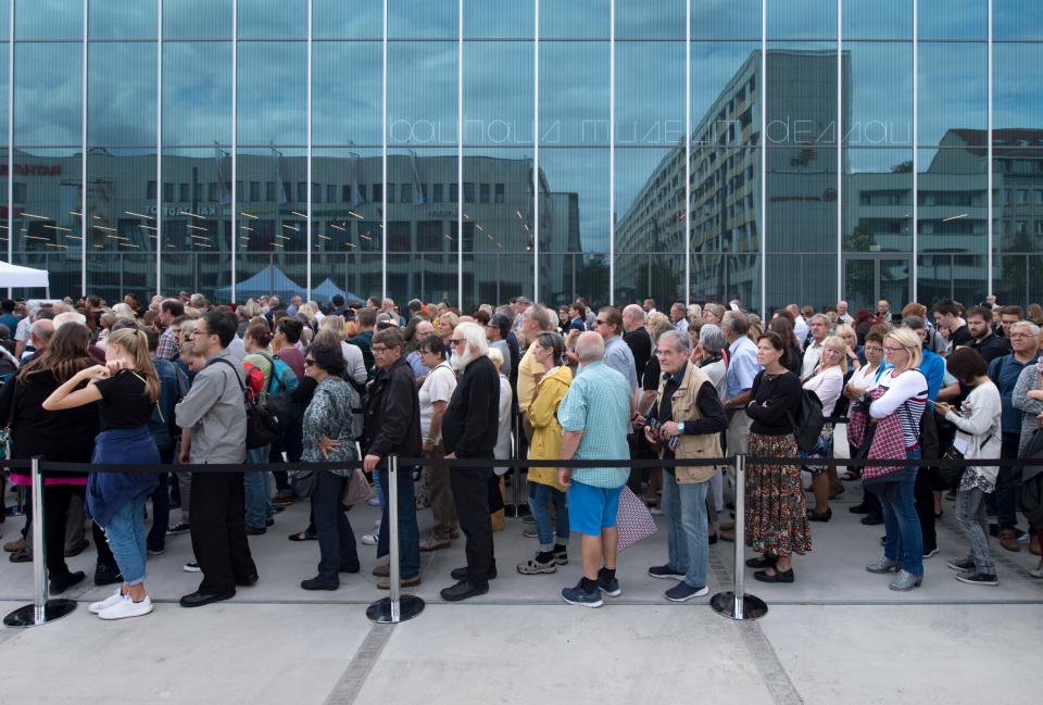 Ansturm schon bei der Eröffnung: Schlangen vor dem Bauhaus Museum in Dessau im September 2019