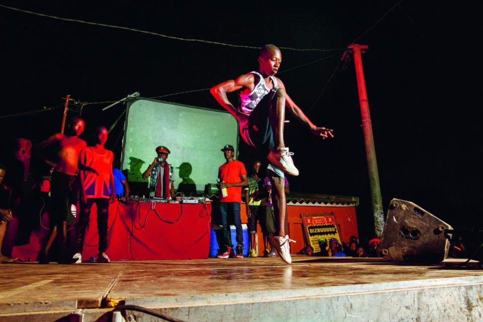 Anita Baumann "Kudoro performers in the neighborhood of Sambizanga", Luanda, 2015
