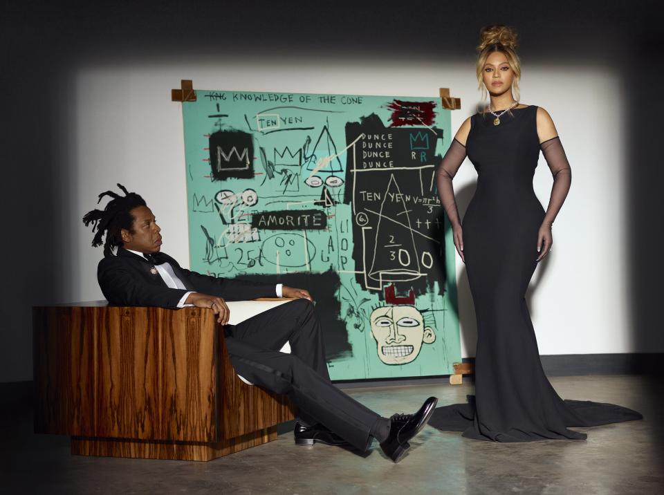 Kein Breakfast, aber Kunst: Beyoncé und Jay-Z vor einem Basquiat-Werk in der neuen Kampagne "About Love" des Schmuckherstellers Tiffany.