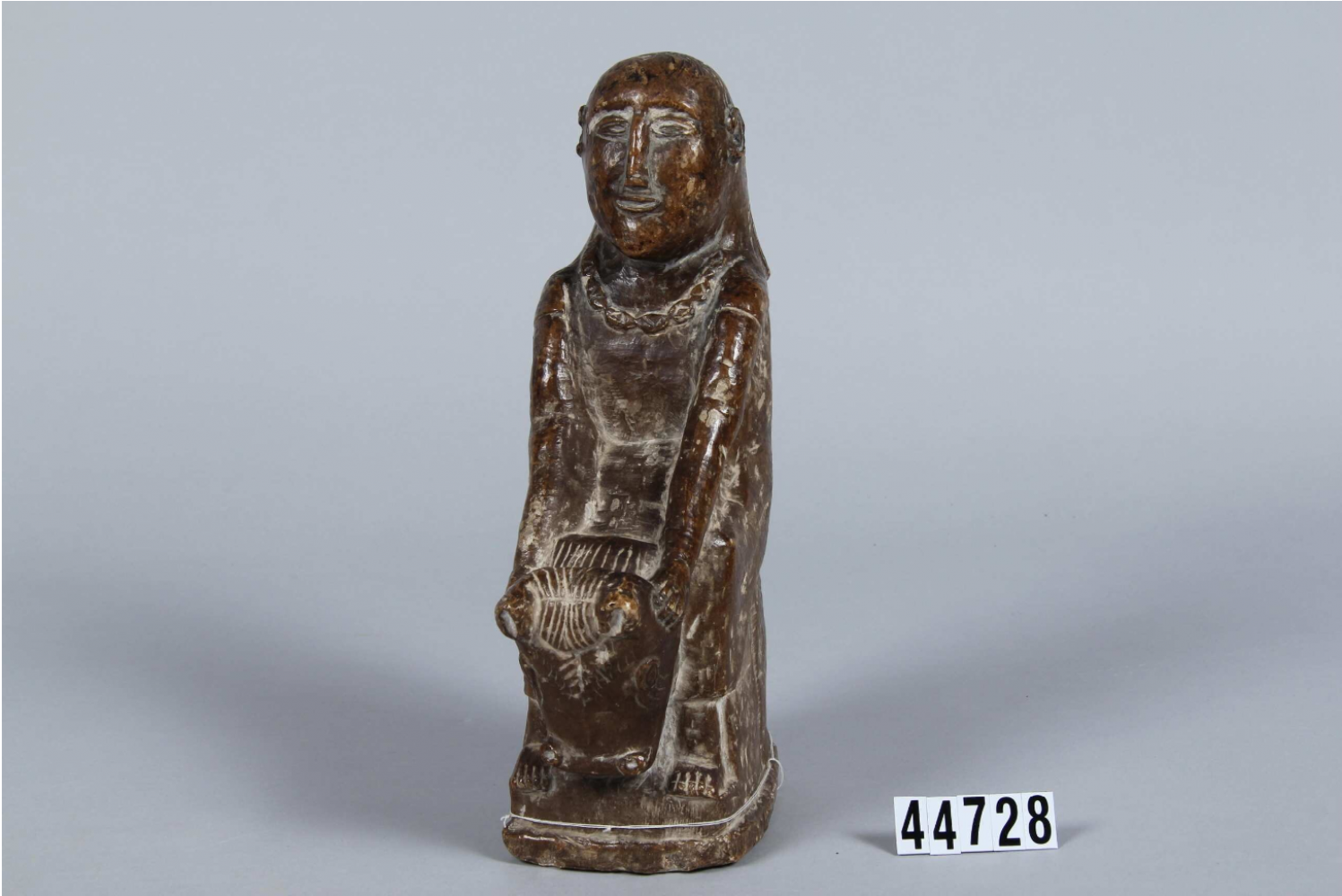 Sitzende Figur aus der Jemenitischen Arabischen Republik, Rautenstrauch-Joest-Museum, Köln 