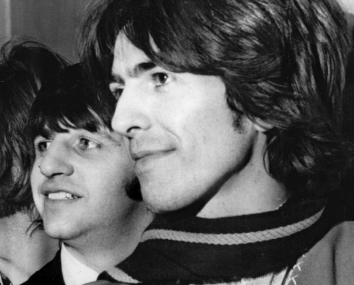 Die zwei Beatles-Mitglieder Ringo Starr (links) und George Harrison